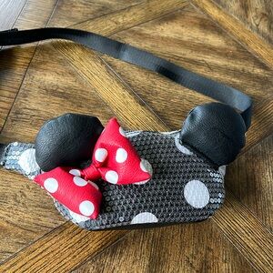 Disney parks lounge fly fanny pack. Or belt bag. Minnie mouse. Sequence.